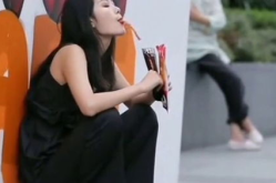 小姐姐吃辣条骗老公钱,小姐姐巧妙骗取老公“私房钱”