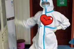 护士小姐姐穿战斗服视频,惊艳亮相！